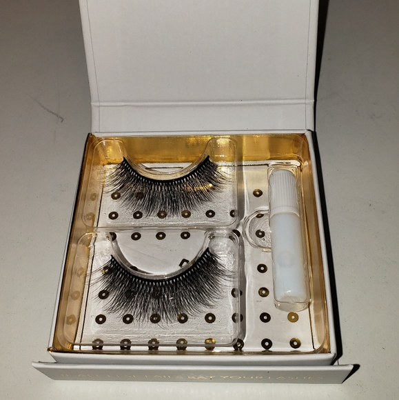 Battington Beauty Harlow 3D SILK EYE LASHES W/GLUE - Picture 5 of 5